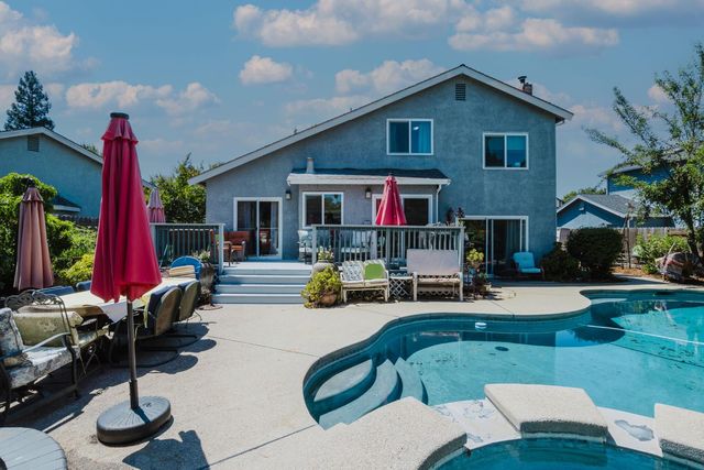 9881 Turtle Dove Ct, Elk Grove, CA 95624