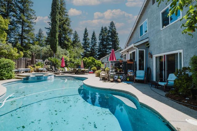 9881 Turtle Dove Ct, Elk Grove, CA 95624