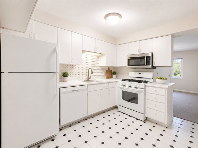 1461 Pawtucket Blvd 3-5, Lowell, MA 01854