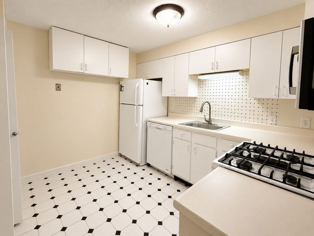 1461 Pawtucket Blvd 3-5, Lowell, MA 01854