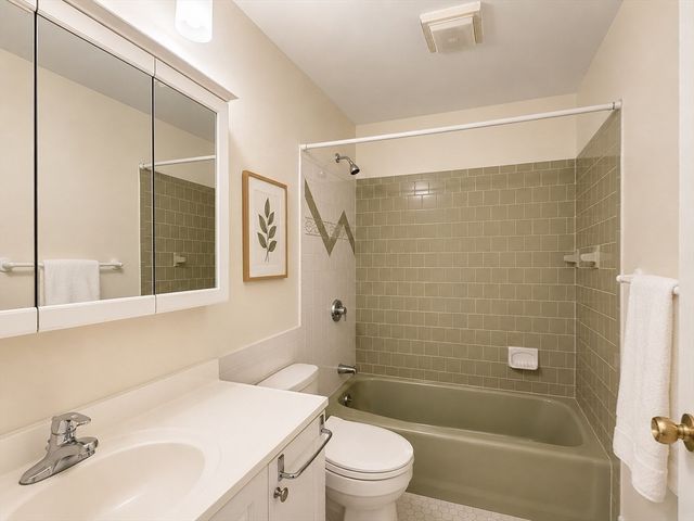 1461 Pawtucket Blvd 3-5, Lowell, MA 01854