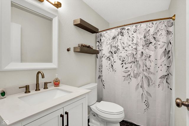 6403 Colonnade Court, Indianapolis, IN 46237