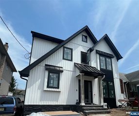 365 Roosevelt Avenue, Lyndhurst, NJ 07071