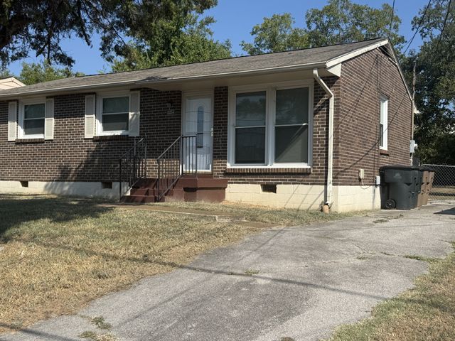 3254 Hinkle Dr, Nashville, TN 37218