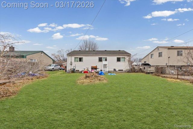 223 Victory Drive, Pontiac, MI 48342