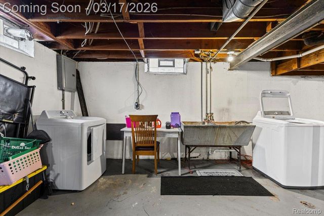 223 Victory Drive, Pontiac, MI 48342