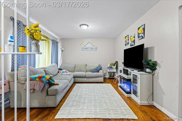 223 Victory Drive, Pontiac, MI 48342