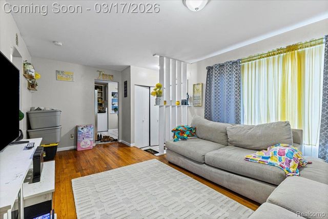 223 Victory Drive, Pontiac, MI 48342