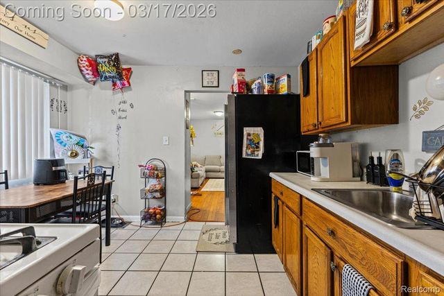 223 Victory Drive, Pontiac, MI 48342