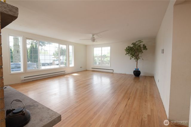 14808 Larch Way, Lynnwood, WA 98087