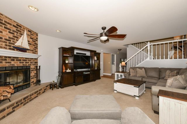 371 Frost DRIVE, Williams Bay, WI 53191