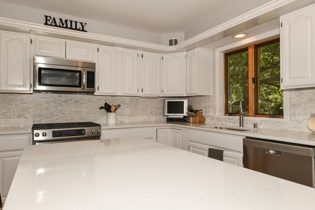 371 Frost DRIVE, Williams Bay, WI 53191