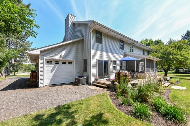 371 Frost DRIVE, Williams Bay, WI 53191