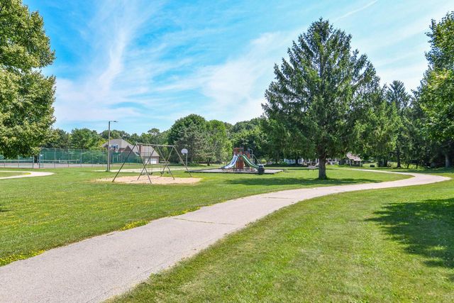 371 Frost DRIVE, Williams Bay, WI 53191