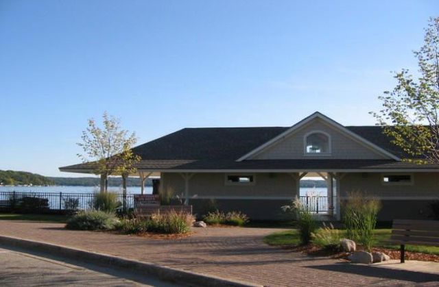 371 Frost DRIVE, Williams Bay, WI 53191