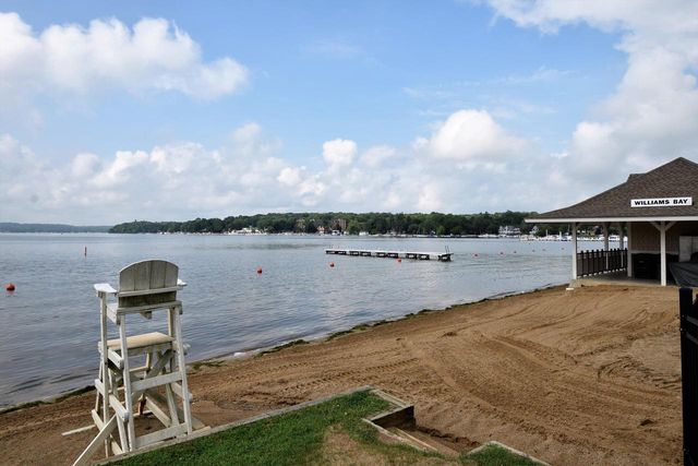 371 Frost DRIVE, Williams Bay, WI 53191