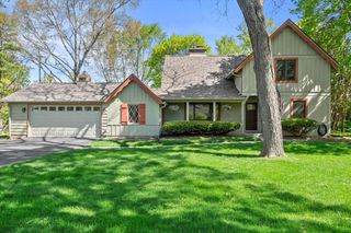 530 W Acacia ROAD, Glendale, WI 53217