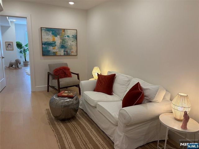 627 Valley Road F, Montclair, NJ 07043