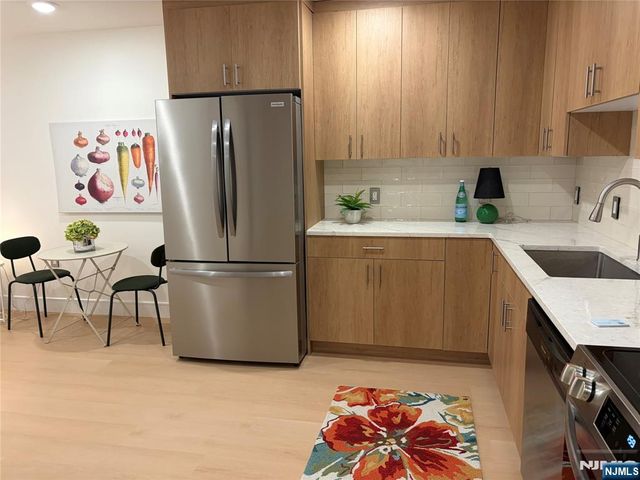 627 Valley Road F, Montclair, NJ 07043