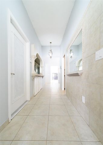 6680 Canary Palm Circle, Boca Raton, FL 33433