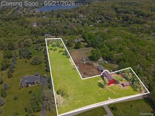 2352 Meadowood Lane, Milford Charter Township, MI 48380