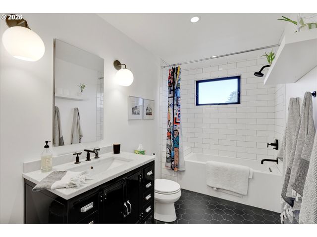 2400 Sw 81ST Ave, Portland, OR 97225