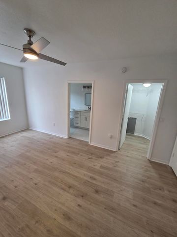 164 SW Peacock Blvd Apt 102, Port St Lucie, FL 34986