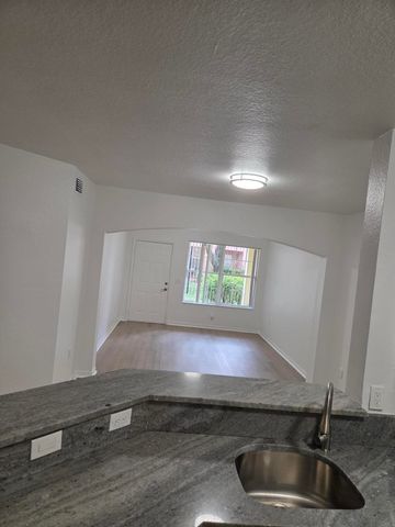 164 SW Peacock Blvd Apt 102, Port St Lucie, FL 34986