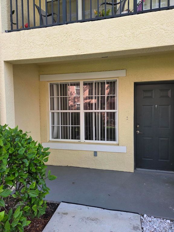 164 SW Peacock Blvd Apt 102, Port St Lucie, FL 34986