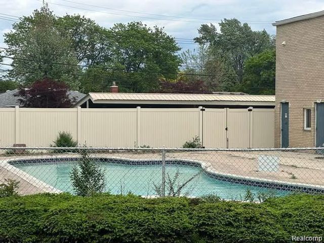 7350 N Inkster Road 118, Dearborn Heights, MI 48127