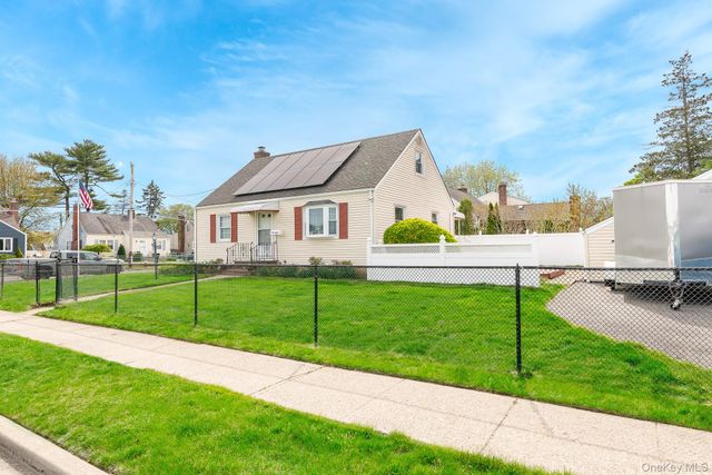 1 Robert Avenue, Massapequa, NY 11758