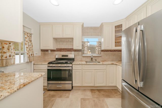 1 Robert Avenue, Massapequa, NY 11758