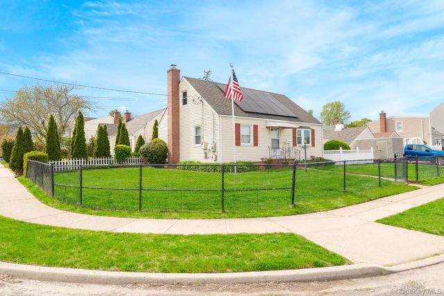 1 Robert Avenue, Massapequa, NY 11758