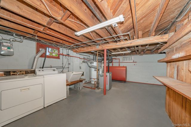 1 Robert Avenue, Massapequa, NY 11758