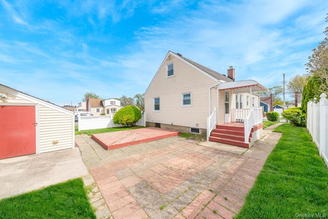 1 Robert Avenue, Massapequa, NY 11758