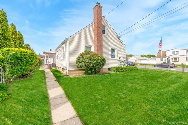 1 Robert Avenue, Massapequa, NY 11758