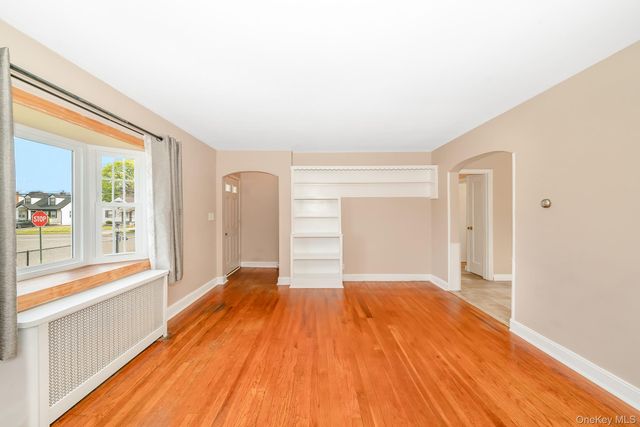 1 Robert Avenue, Massapequa, NY 11758