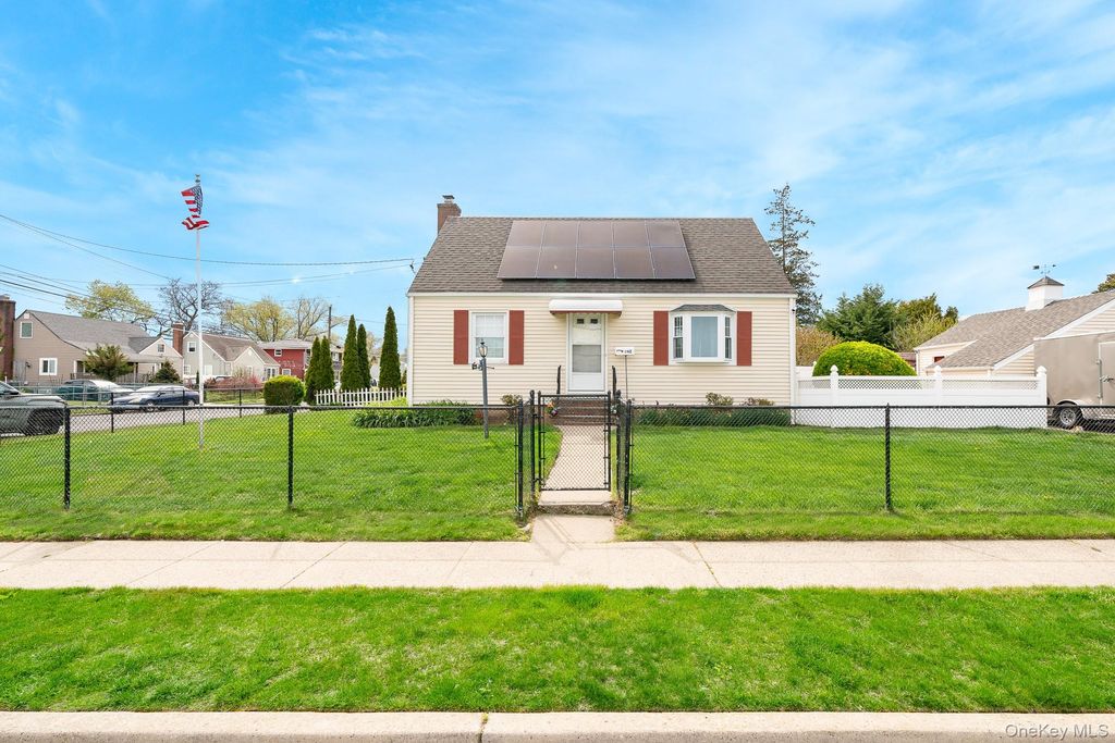 1 Robert Avenue, Massapequa, NY 11758