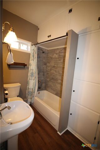 516 E Mountain Street, Seguin, TX 78155