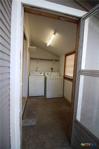 516 E Mountain Street, Seguin, TX 78155