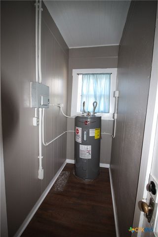 516 E Mountain Street, Seguin, TX 78155