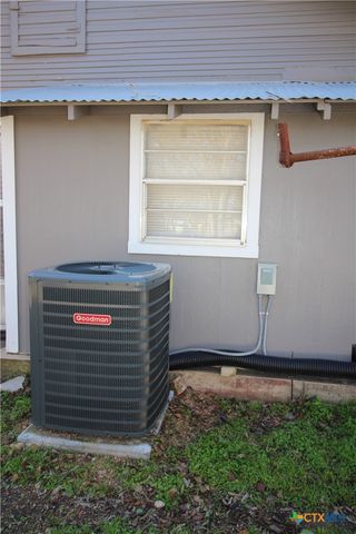 516 E Mountain Street, Seguin, TX 78155