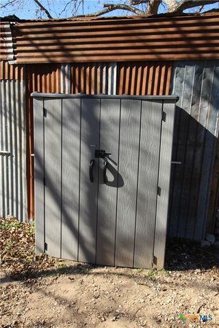 516 E Mountain Street, Seguin, TX 78155