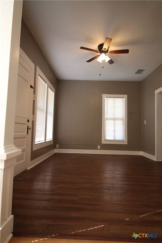 516 E Mountain Street, Seguin, TX 78155