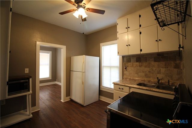 516 E Mountain Street, Seguin, TX 78155