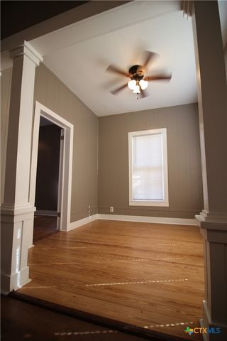 516 E Mountain Street, Seguin, TX 78155