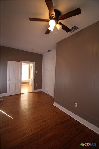 516 E Mountain Street, Seguin, TX 78155