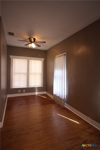 516 E Mountain Street, Seguin, TX 78155