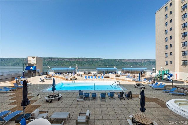 1085 Warburton Ave 304, Yonkers, NY 10701