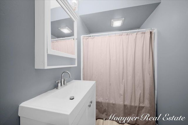 32 Holly Street, Wyoming, MI 49548